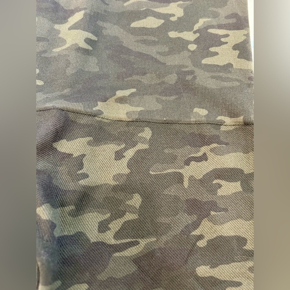 Spanx Leggings Womens Medium Look At Me Now High Rise Shaping Green Camo - Picture 4 of 4